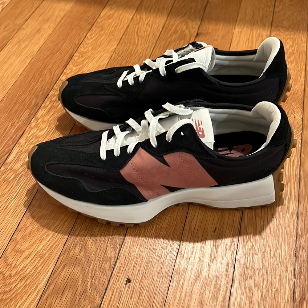 New Balance 327 Sneakers